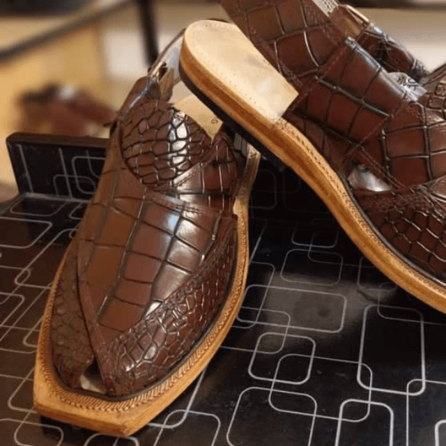 Texture Crocodile Norozi Chappal