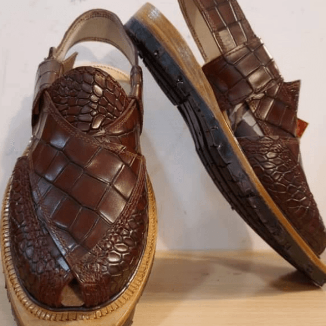 Texture Crocodile Norozi Chappal