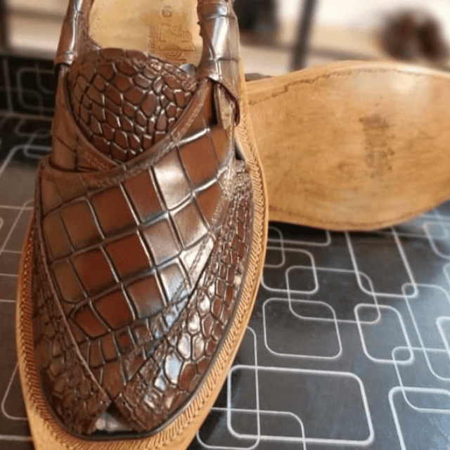 Texture Crocodile Norozi Chappal